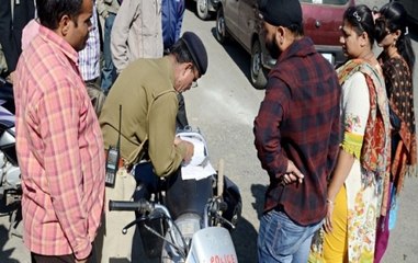 Khoj Khabar: Documents You Need To Carry While Riding A Two-Wheeler