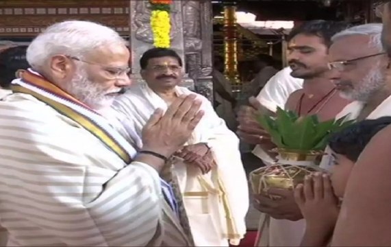 PM Modi Offers Prayers At Lokmanya Seva Sangh Tilak Mandir In Mumbai