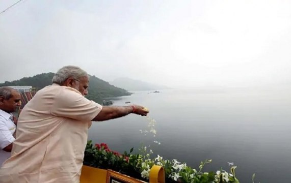 Prime Minister Narendra Modi Reaches Sardar Sarovar Dam