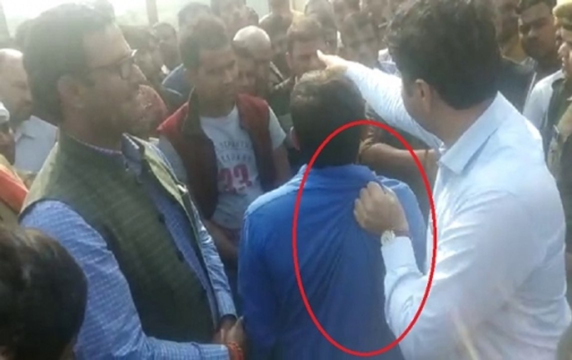 Amethi DM Removed For Misbehaving With Slain Man's Brother