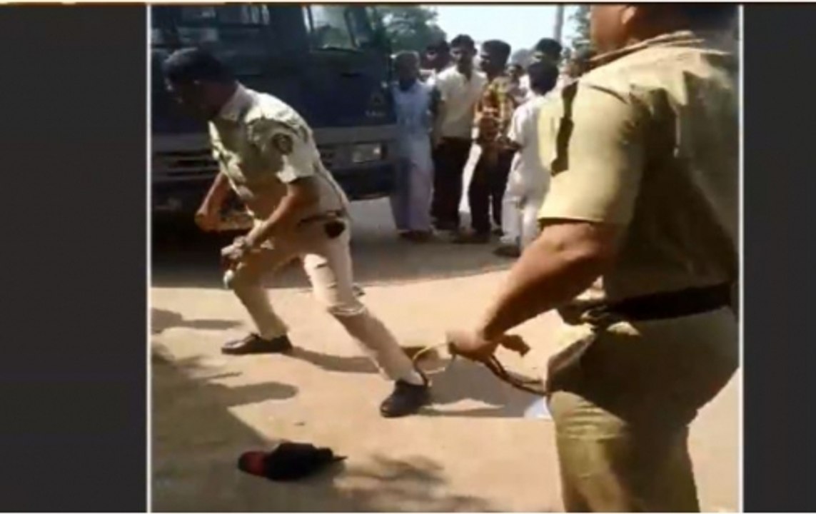 Maharashtra: 2 Cops Slug It Out Publicly In Bhandara