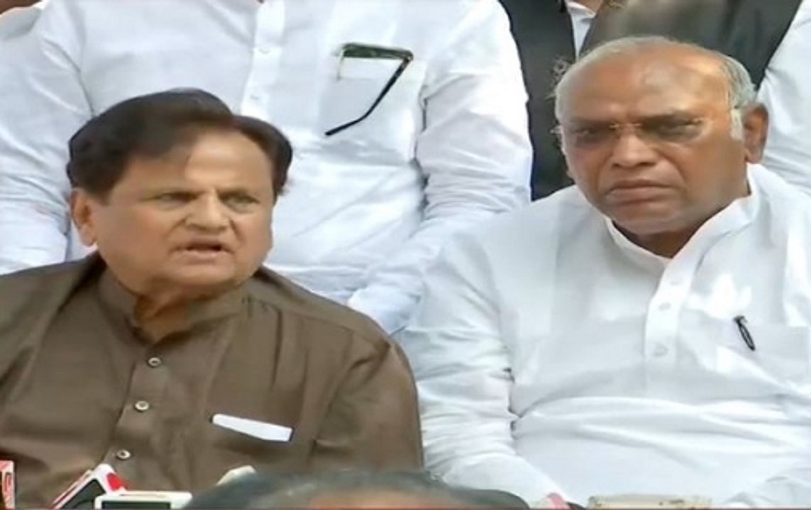 Na Band, Baaza, Baarat: Congress Takes Dig At Fadnavis Swearing In