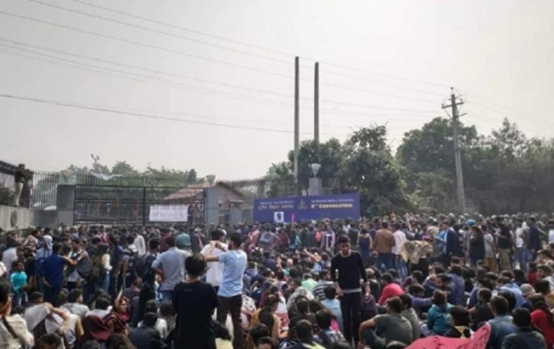 JNU Students Protest Outside Campus Over Fee Hike: Here’re Demands