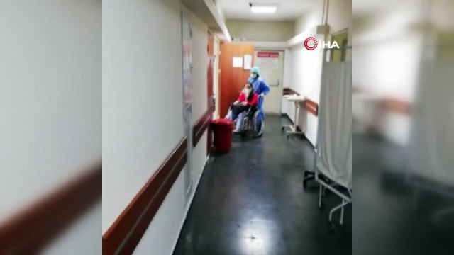 Yeni doğum yapan anne virüsü yendi, alkışlarla uğurlandı