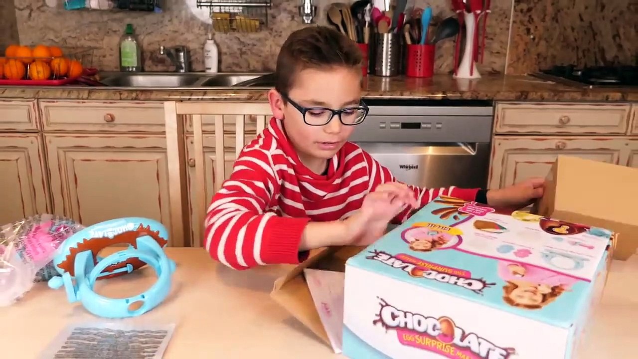 On fait des Oeufs Surprises en Chocolat ! (Chocolate Surprise Egg Maker DIY Kinder Surprise)