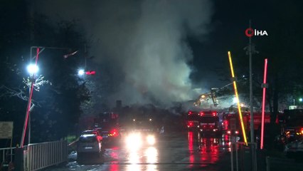 Halkalı’da yanan kağıt fabrikası 15 saat sonra kontrol altına alındı