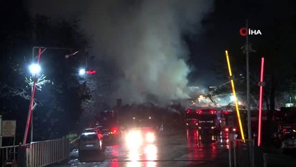 Halkalı'da yanan kağıt fabrikası 15 saat sonra kontrol altına alındı