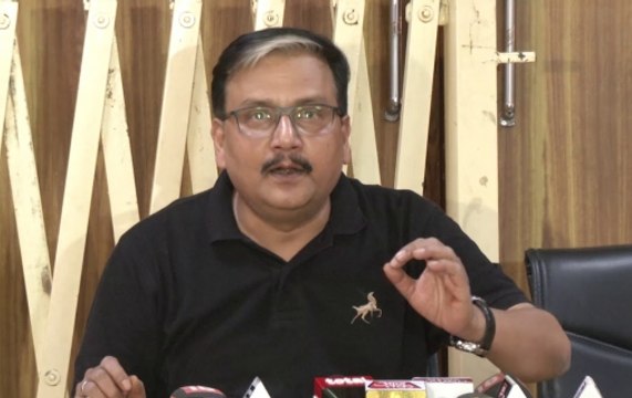 RJD’s Manoj Jha Criticises Centre For Increased Mobile Tariffs