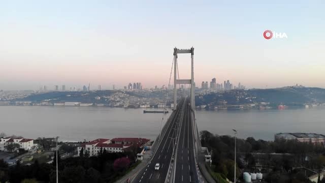 Sokağa çıkma kısıtlaması nedeniyle 15 Temmuz Şehitler Köprüsü boş kaldı