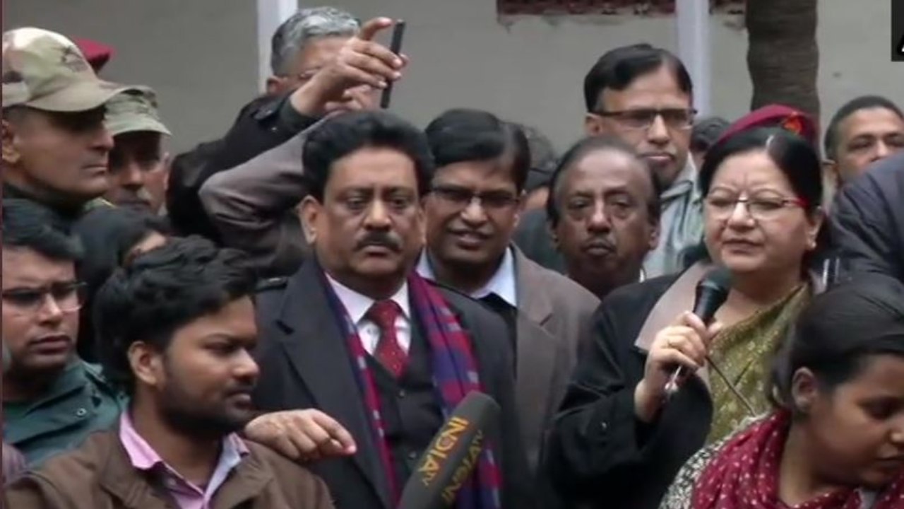 Jamia Students Gherao VC’s Office, Demand FIR Against Delhi Police