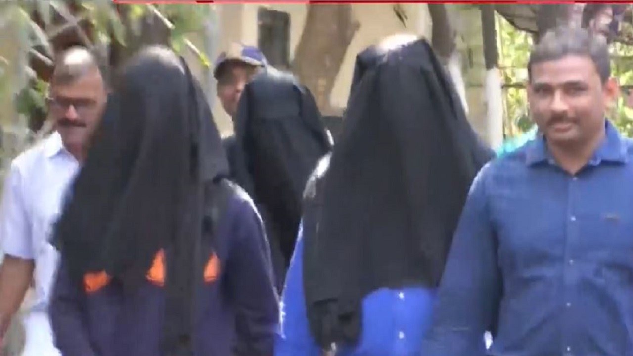 Mumbai Police Arrests 4 Bangladeshis For Staying Illegally In India