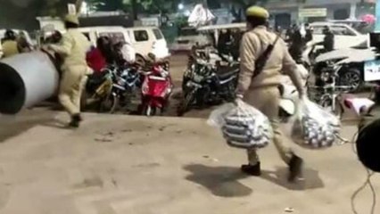 UP Police Snatches Blankets Of Anti-CAA Protesters At Lucknow