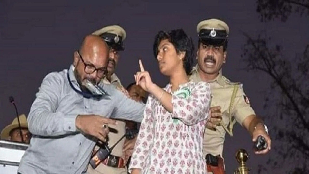 Stones Pelted At Activist Amulya's Home Over Pro-Pakistan Slogans