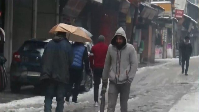 Himachal Pradesh: Intense Cold Wave Sweeps Shimla