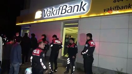 Sokağa çıkma kısıtlamasını aldırış etmeden bankaya giren hırsız, gazetecilere 'Benim adım felaket' dedi