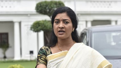 Here's Why Congress Candidate Alka Lamba Tries To Slap AAP Worker