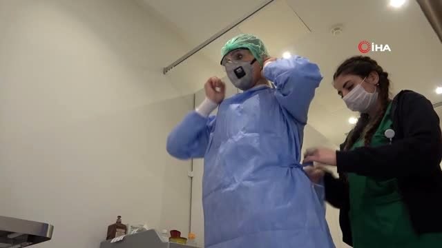 Korona virüsle mücadele eden sağlık çalışanlarının bir günü böyle geçiyor