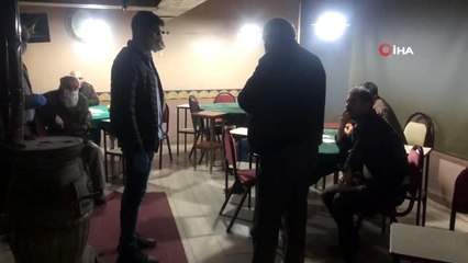 Sokağa çıkma yasağına saatler kala kumar oynarken yakalandılar