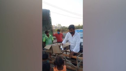 ಎಲ್ಲರಿಗೂ ಕಷ್ಟವಿದೆ , ನಿಮ್ಮ ಅಕ್ಕಪಕ್ಕದವರ ಬಗ್ಗೆ ಕೂಡ ಗಮನ ಕೊಡಿ | Oneindia Kannada