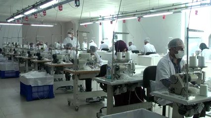 Aksaray'da bir tekstil fabrikasında günde 80 bin maske üretiliyor