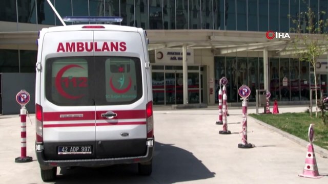 Fransa'da fişi çekilmek istenen hasta ambulans uçakla Konya'ya getirildi