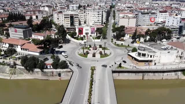 Hatay'da sokağa çıkma kısıtlaması sonrası caddeler sessizliğe büründü