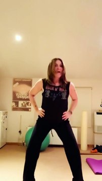 Ναταλία Γερμανού: Την έχεις δει να γυμνάζεται; Φόρα το κολάν σου και κάνε μαζί της ασκήσεις! (Pics-Vid)