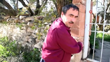 Hırsız bir hafta sonra çaldığı teybi geri getirdi