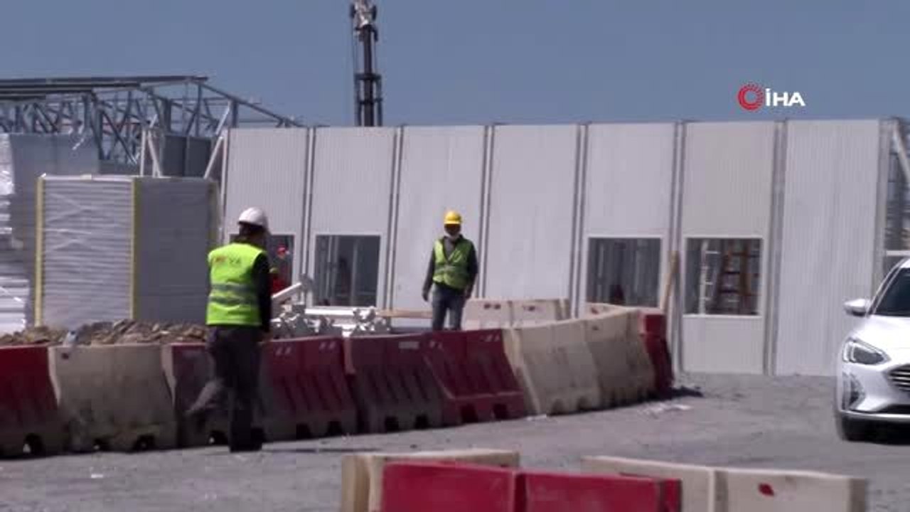 Sancaktepe'de yapılan hastane inşaatı sokağa çıkma kısıtlamasında da devam ediyor