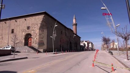 Erzurum'da sokaklar boş kaldı, gazeteler okuyucu ile buluşturuldu