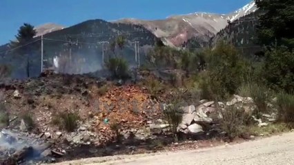 Φωτιά στην είσοδο του Καρπενησίου. Πρόλαβαν τα χειρότερα οι πυροσβεστήρες