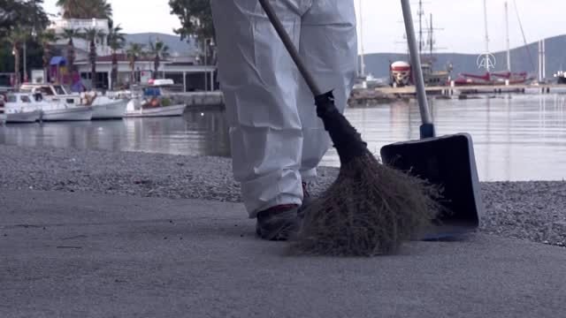 Bodrum'da kurulan Grup Çöpçüler korosundan moral klibi