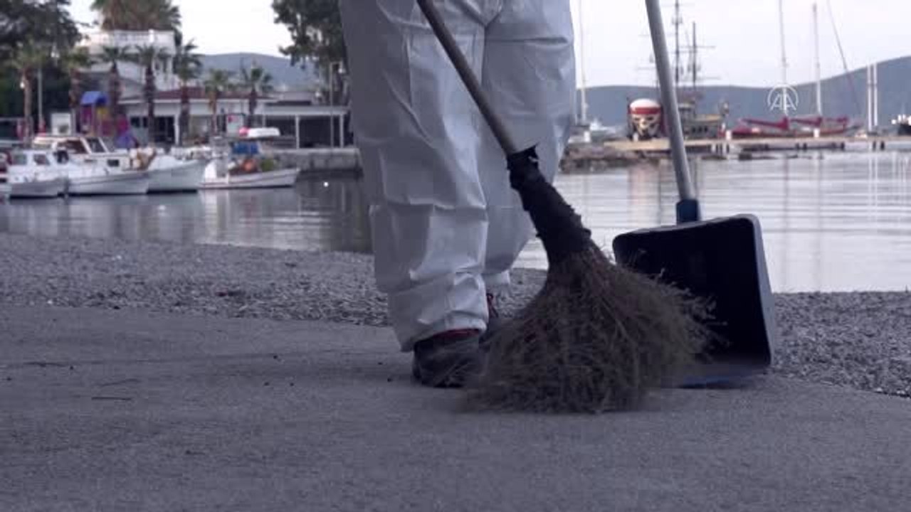 Bodrum'da kurulan "Grup Çöpçüler" korosundan moral klibi