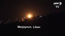 Des fusées éclairantes lancées par l'armée israélienne illuminent la frontière libanaise