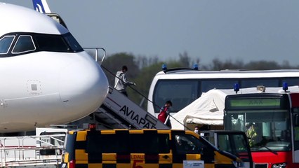 Erste Flüchtlingskinder aus griechischen Lagern in Deutschland