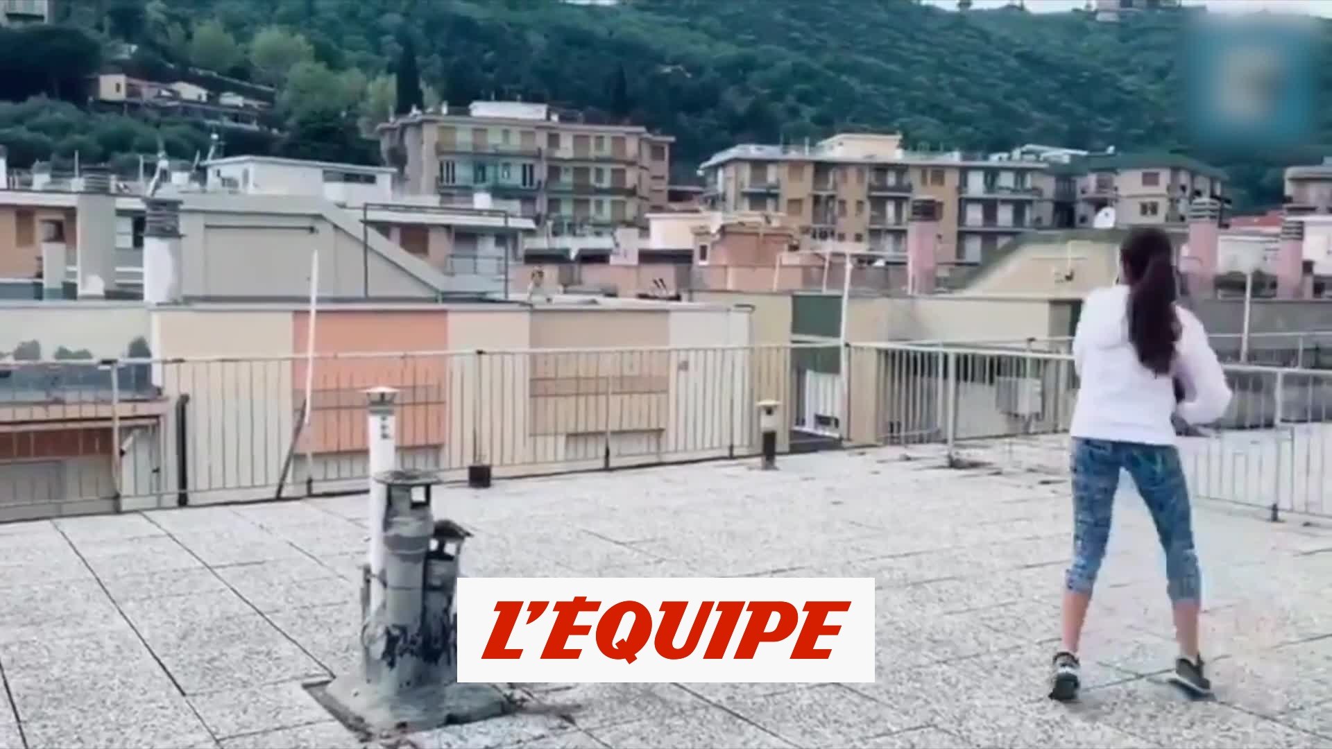 En Italie, on se renvoie la balle d'un toit à l'autre - Tennis - WTF -  Vidéo Dailymotion