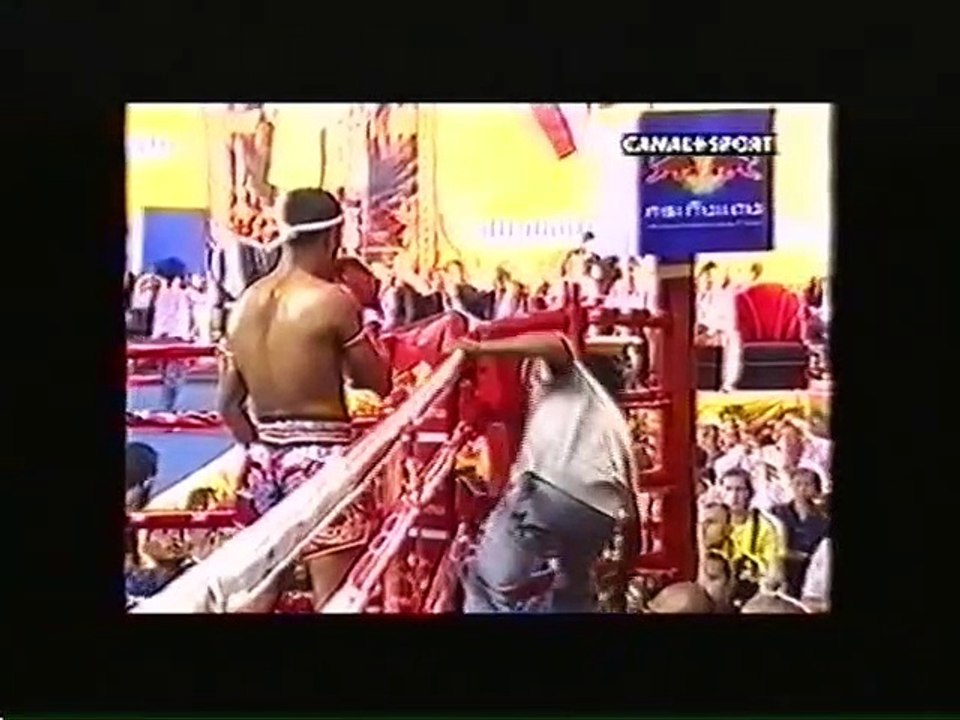 Djimé COULIBALY  vs Orono Por MUENG U-BON KING'S BIRTHDAY 4.12.2009 THAILANDE