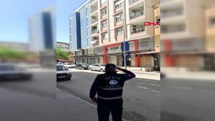 ANTALYA Ekmek istemek için çağrılan zabıtaya İstiklal Marşı sürprizi