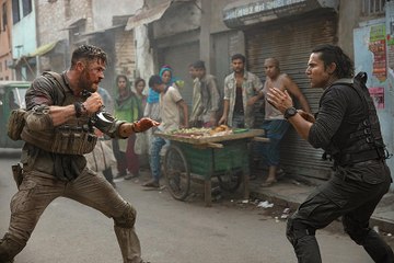 Chris Hemsworth fighting - Extraction Behind the Scenes - Tyler Rake