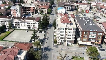 Terasta bisiklet süren kişi drone ile görüntülendi