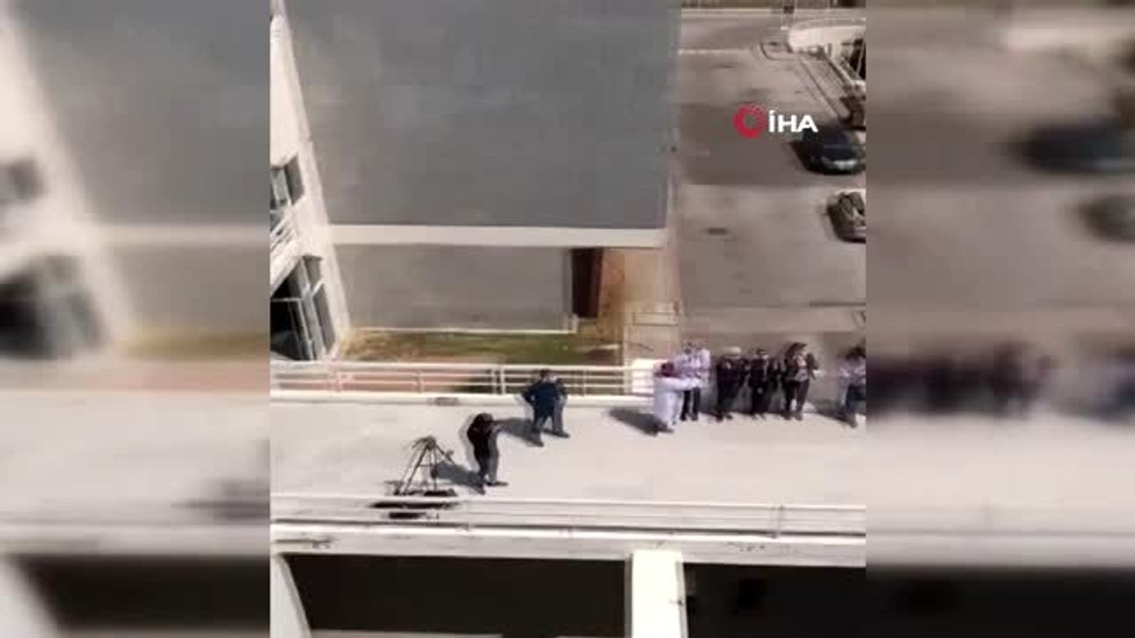 - Lübnan'da hastane önünde sağlık çalışanlarına destek konseri