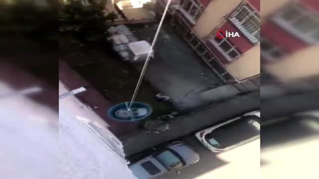 Korona kahve keyiflerine engel olamadı...Pişirdiği kahveleri balkondan komşularına böyle sarkıttı