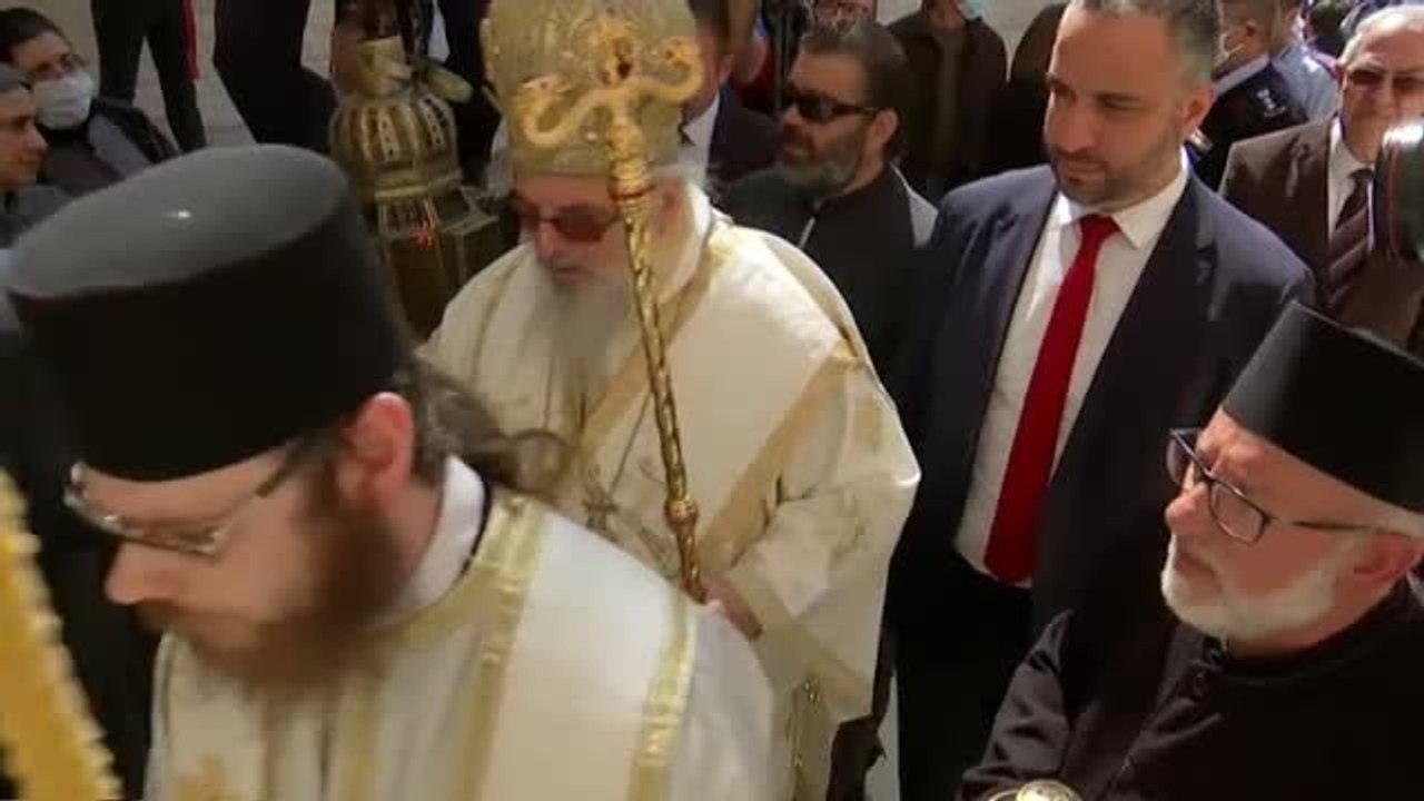 El fuego sagrado llega a Belén entre fuertes medidas de prevención