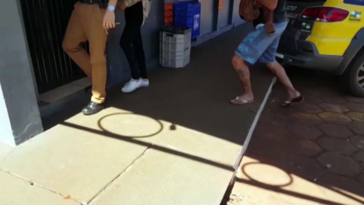 Trio realiza noite de farra em motel, mas a pessoa que tinha dinheiro foge e deixa outras duas para trás