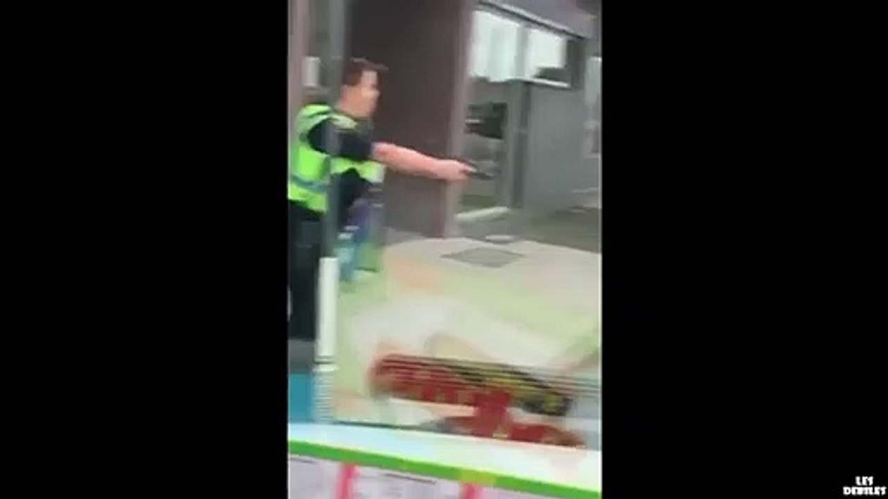 Un homme qui n'avait pas envie de lâcher son couteau