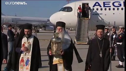 Στην Αθήνα το Άγιο Φως - Δεν διανέμεται σε εκκλησίες και πιστούς