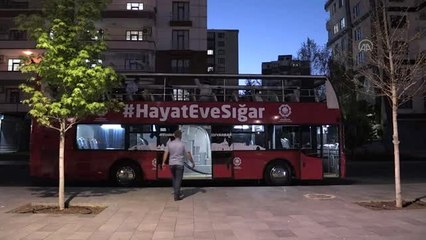 Evde kalan vatandaşlara 4 dilde konser