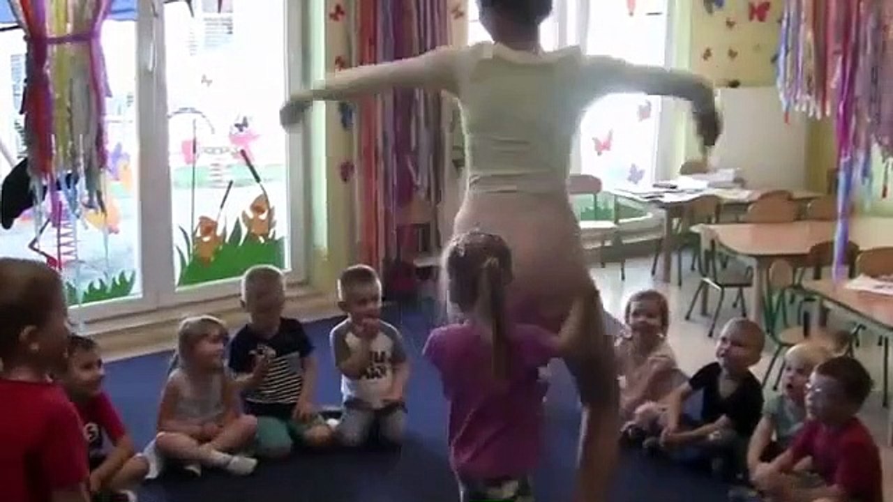 Avec une maitresse comme ça les enfants vont vite retourner à l'école