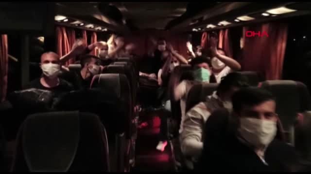 ANTALYA Yunanistan'da karantinaya alınan Türkler yurda dönüyor - YURDA DÖNEN TÜRKLERDEN MESAJ VAR