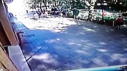 - Brezilyalı model, hırsızı süpürge sapı ile püskürttü